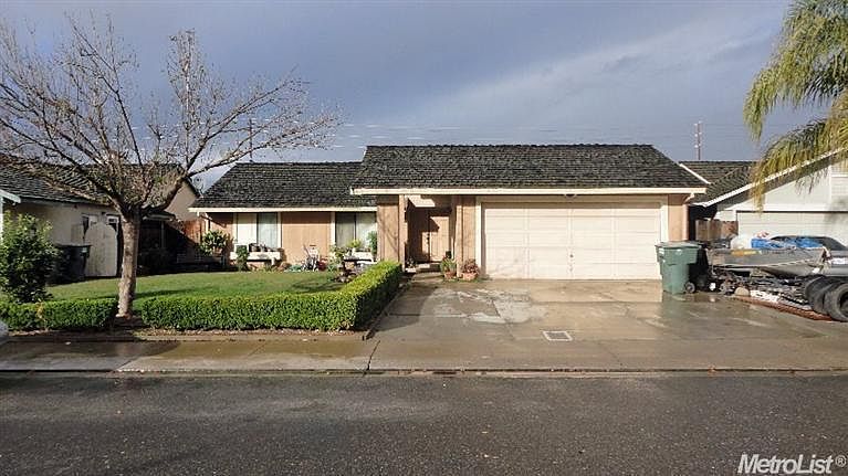 2nd image of 3821 Wild Palms Dr