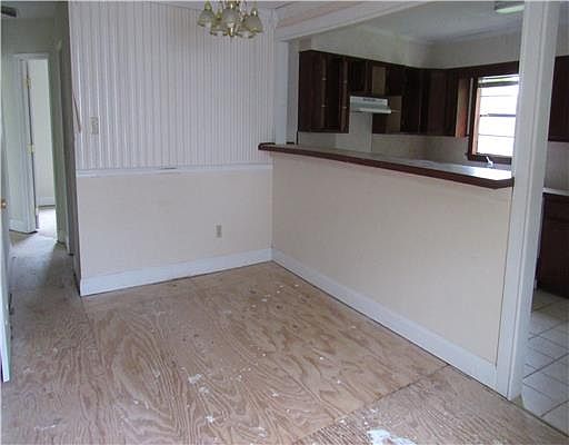 4th image of 1417 Genevieve Dr