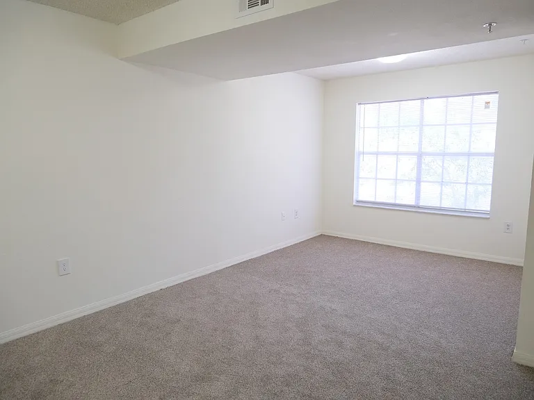 Raintree Apartments — Photo 6