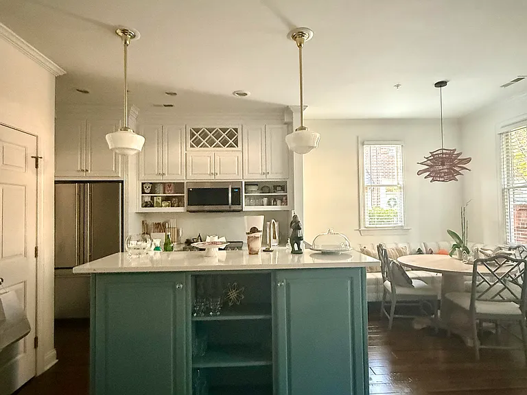 884 Park Slope Dr — Photo 4