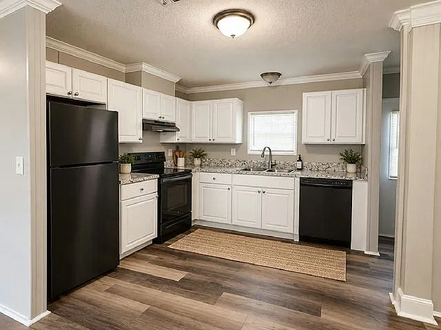 3 bed, 1040 sqft, $2,080 — Photo 3