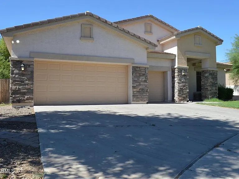 4132 E Carriage Ct — Photo 2