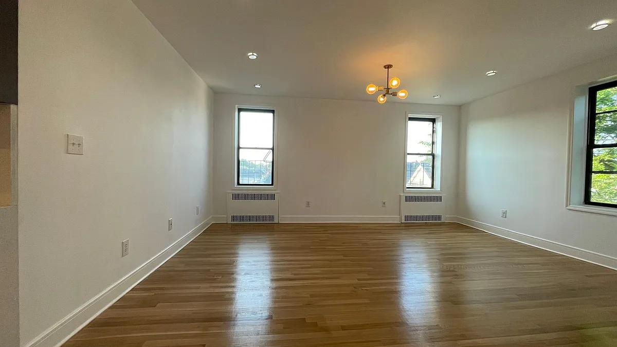 Building Photo - 1485 E 16th St #3F
