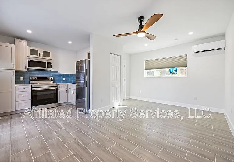 3012 Broadway #104 — Photo 9