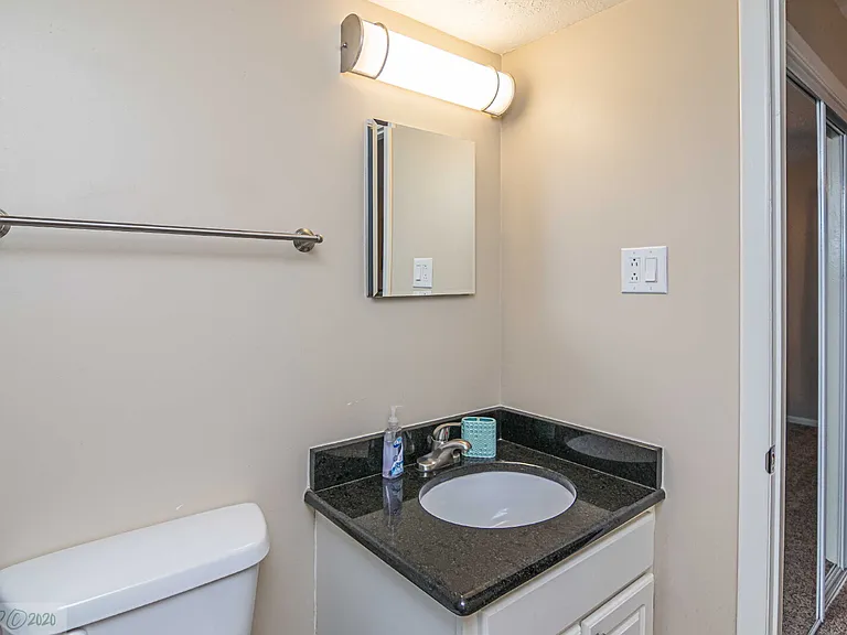 103 E Lockhaven Dr #D — Photo 15