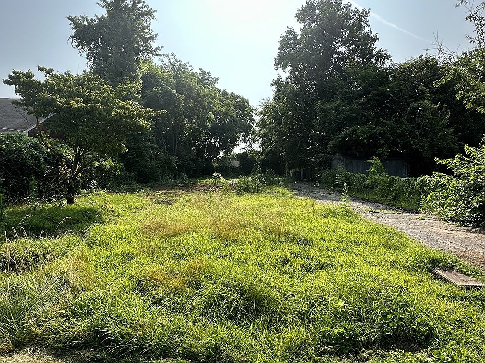 2nd image of 2130 Whitney Ave