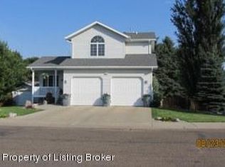 840 19th St E, Dickinson, ND 58601