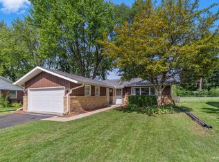 1435 Crestwood Ct, Aurora, IL 60506
