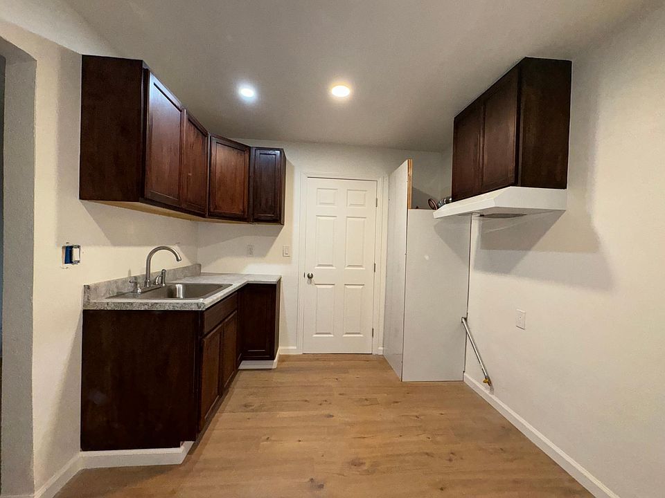 1st image of 3041 Sacramento St #3041