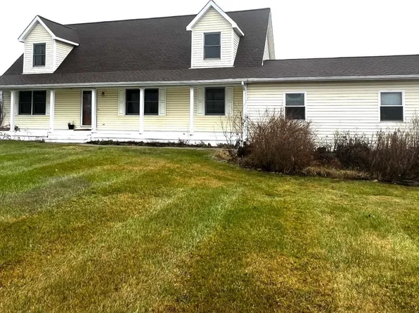 7862 Shea Rd, Fair Haven, MI 48023