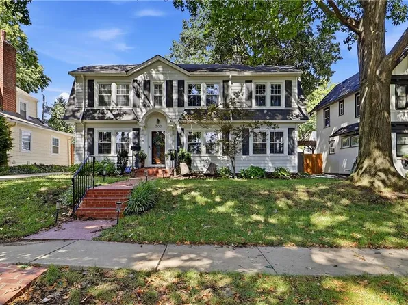 202 W Dartmouth Rd, Kansas City, MO 64113