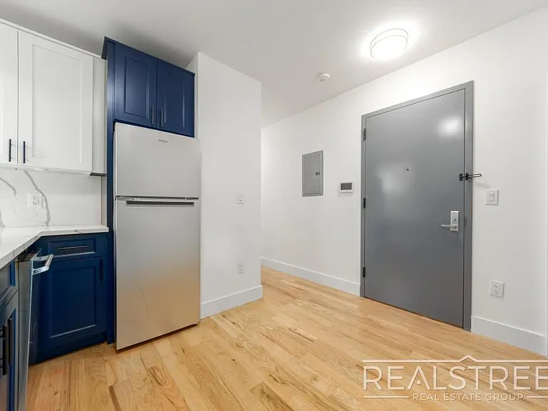 431 De Kalb Ave #3A — Photo 2