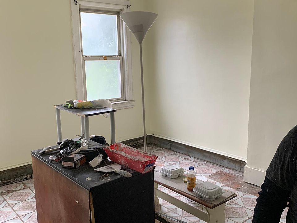 2nd image of 139 Beach St #2