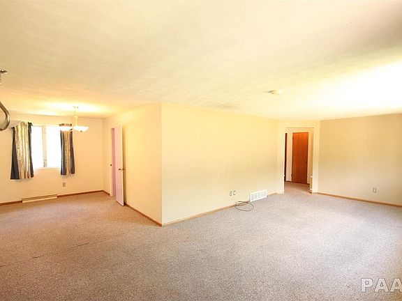 3rd image of 5608 N Stephen Dr