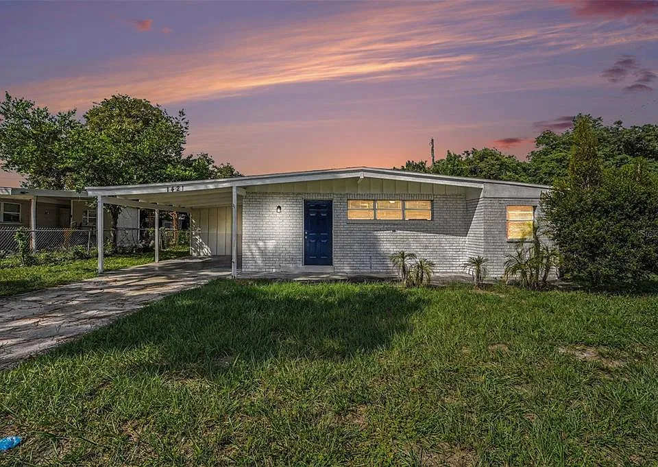 1421 Longwood Loop