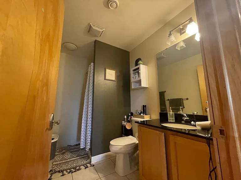 624 E Ogden Ave — Photo 8