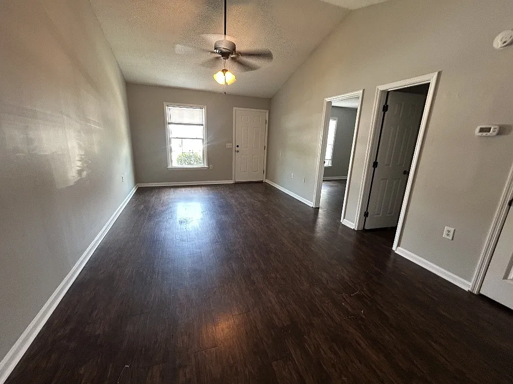 2 bed, 975 sqft, $1,000 — Photo 2