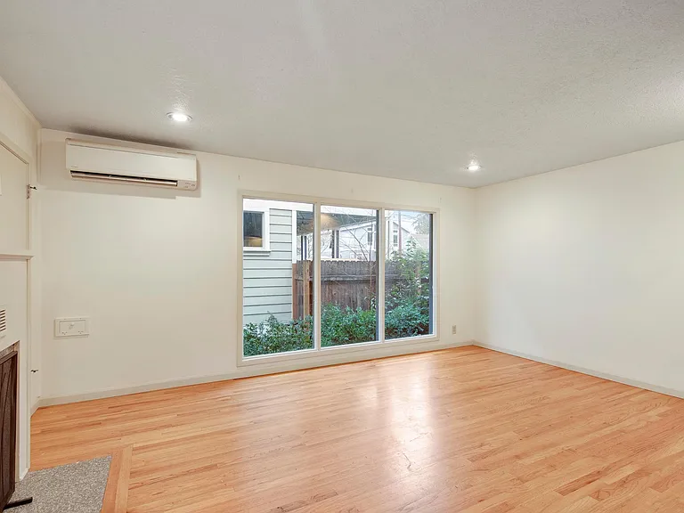 6011 SE Insley St — Photo 4