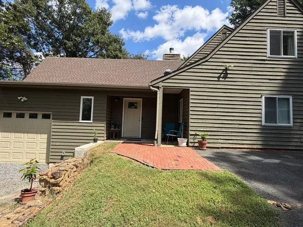 1327 Gristmill Dr, Charlottesville, VA 22902