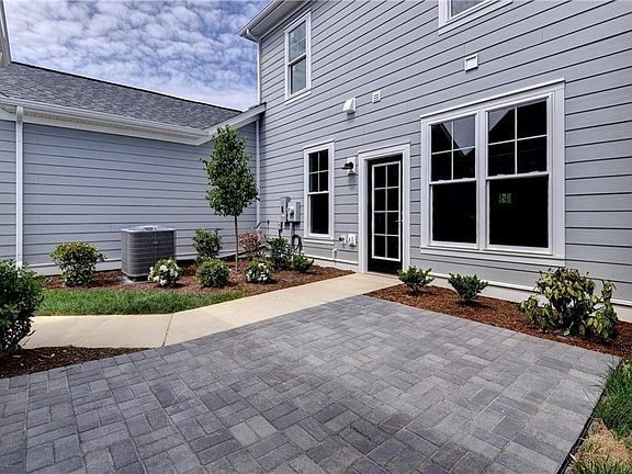2nd image of 3557 Amberley Way