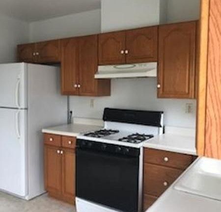 Kitchen Refrigerator and Stove