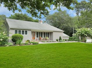 37 Old Town Ln, Halesite, NY 11743