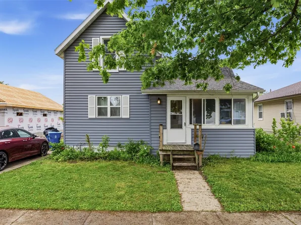 724 N Sycamore St, Monticello, IA 52310
