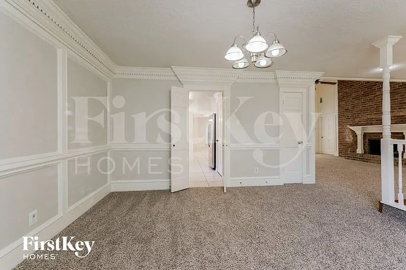 4 bed, 2.5 bath, 2799 sqft, $2,360 — Photo 4