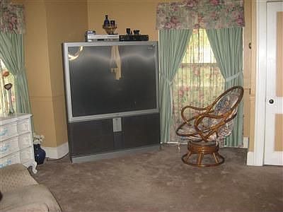 5th image of 916 Park Ave
