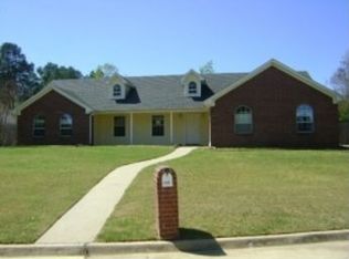 1023 Brown Dr, Wake Village, TX 75501