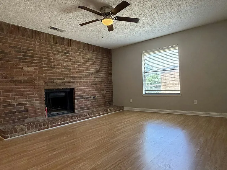 816 Betty Ct #B — Photo 2
