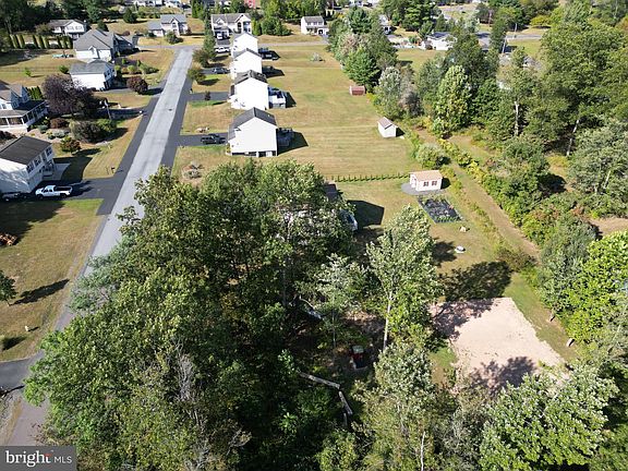 4th image of 35 Cedar Creek Dr