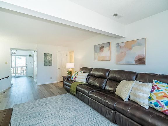 5th image of 9062 W Swan Cir