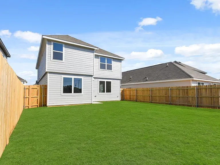 405 Sussex Dr — Photo 14