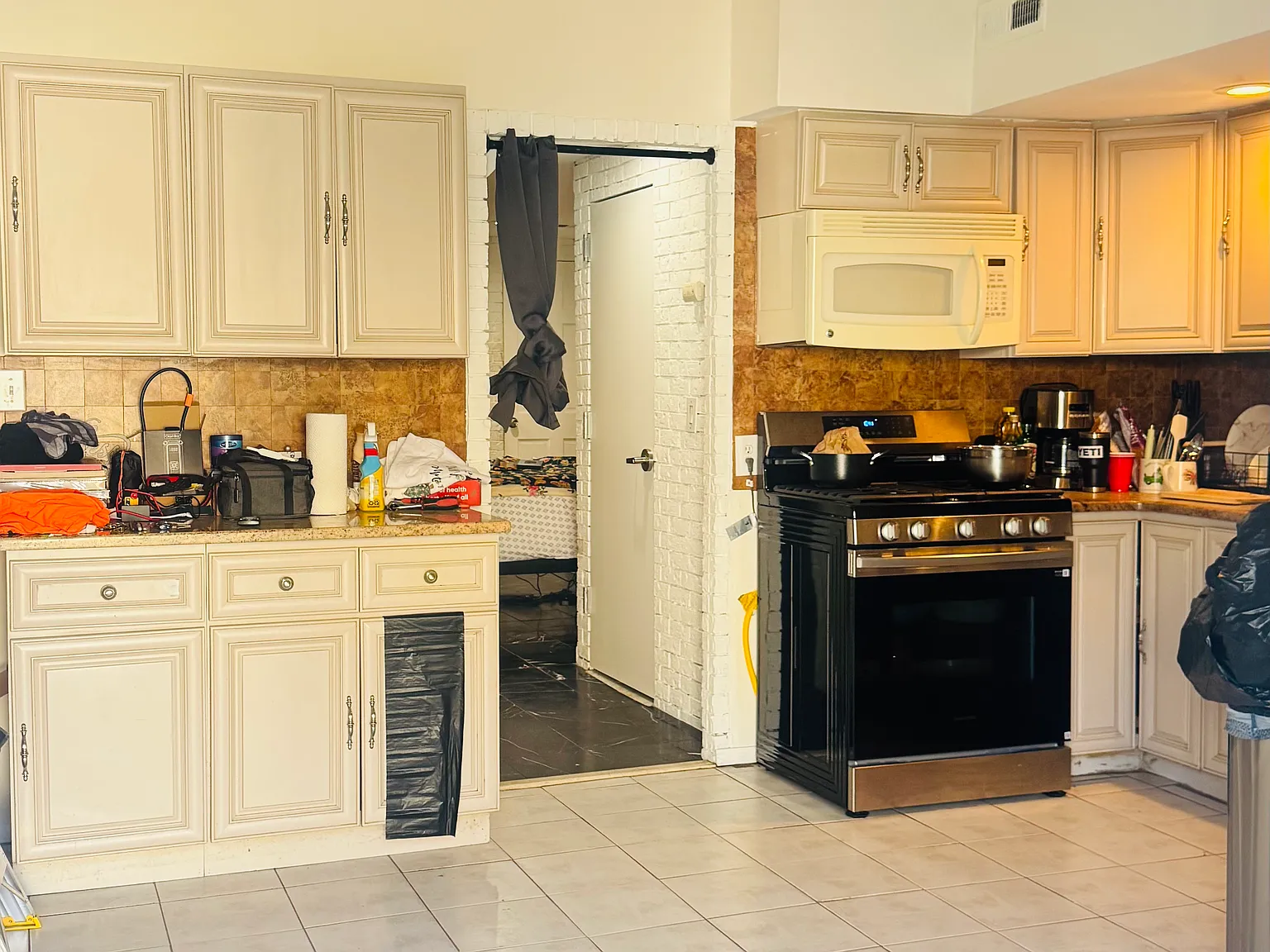 Studio, 800 sqft, $2,000 — Photo 3