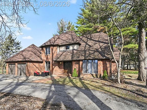 3rd image of 100 N Latson Rd