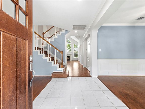 2nd image of 502 Airybrook Ln