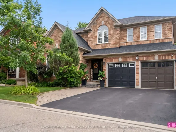 15 Courtsfield Cres, Brampton, ON L7A 2E3