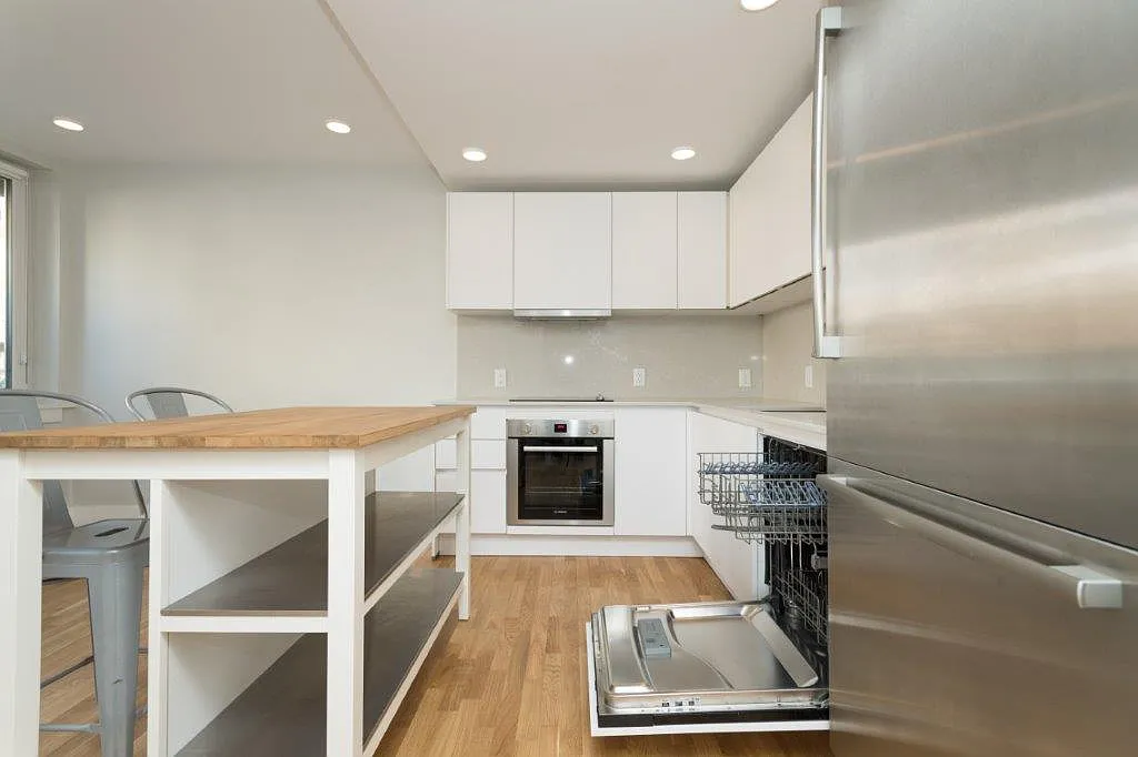 3 bed, 844 sqft, $5,000 — Photo 1
