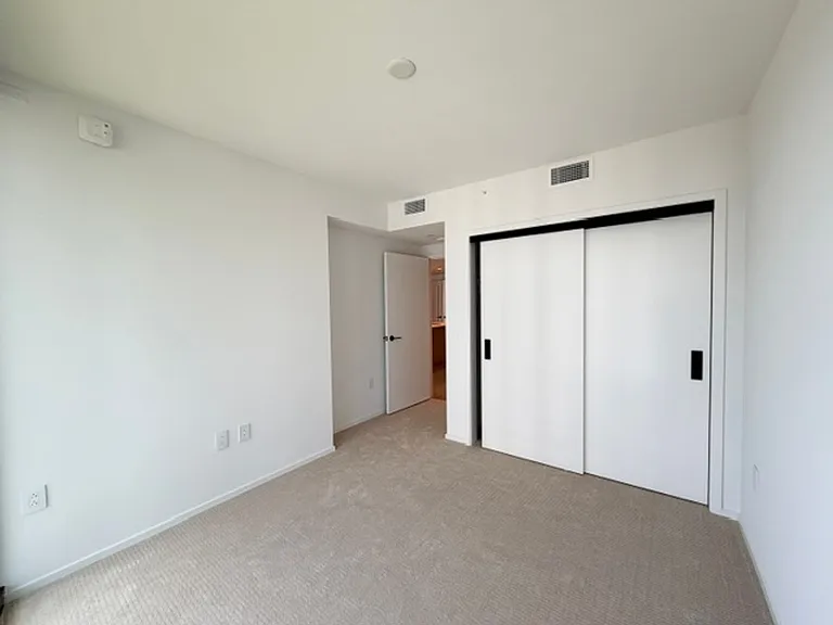333 Ward Ave #1706 — Photo 4