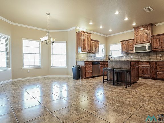 5th image of 3812 Woodlark Rd