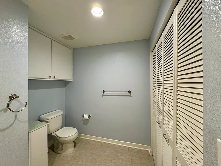 160 S Hudson Ave #211 — Photo 11