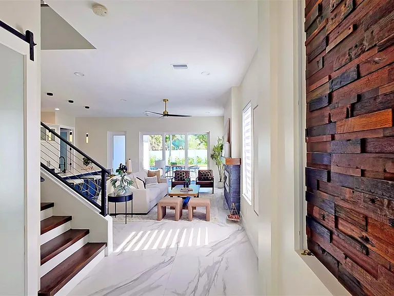 1156 Cocoanut Ave — Photo 6