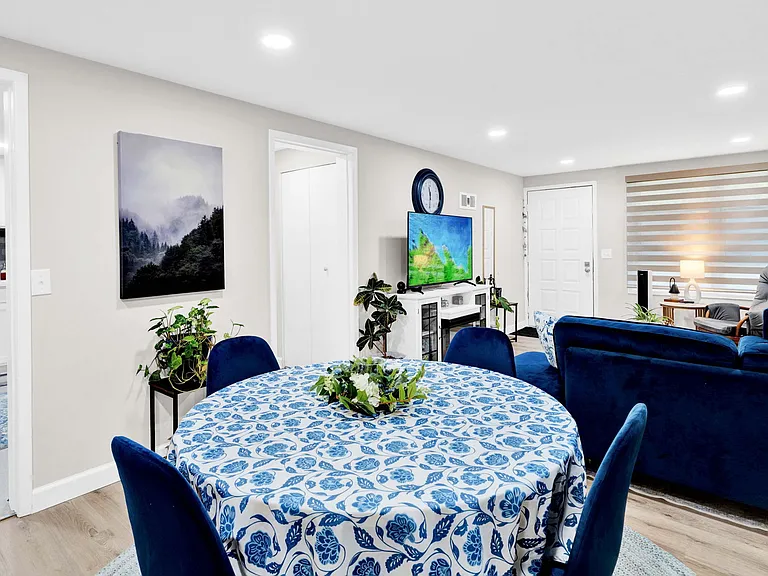 Heathmore Villas Apartments — Photo 9