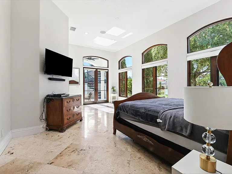 4555 W Swann Ave — Photo 13