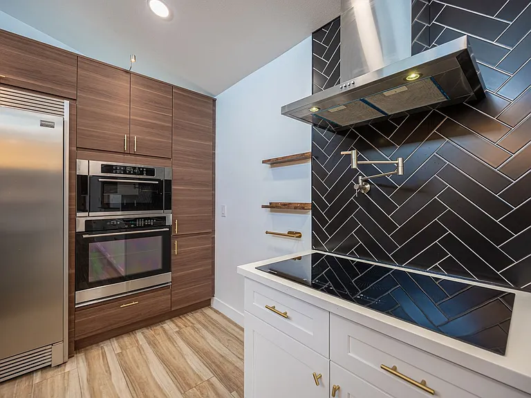 330 E Country Club Dr — Photo 44