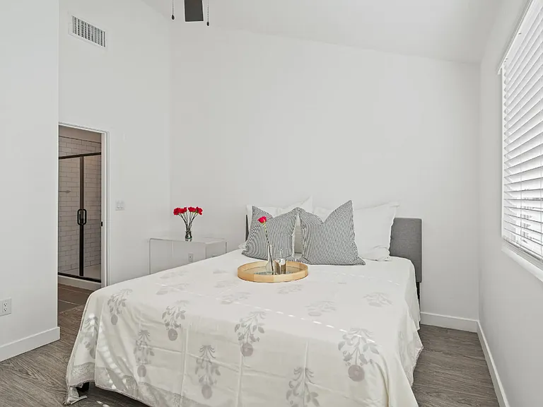 Earll 6 Townhomes — Photo 9