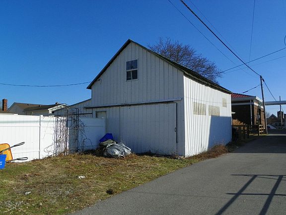 3rd image of 122 E 10th St Lot 44
