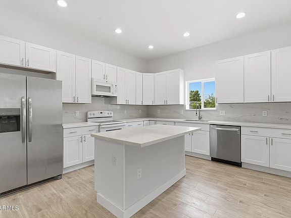 2nd image of 2709 E Phelps Rd