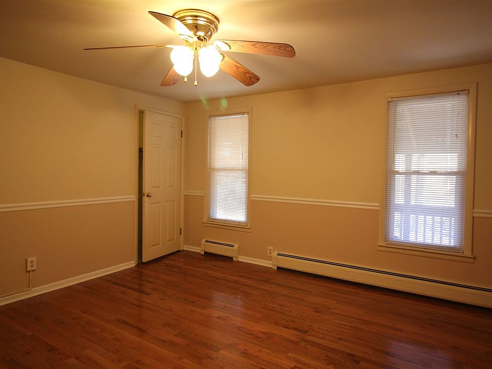 121-1 Beautiful Bedroom